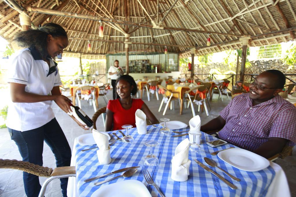 Jacyjoka Apartments Nyali Mombasa Bagian luar foto